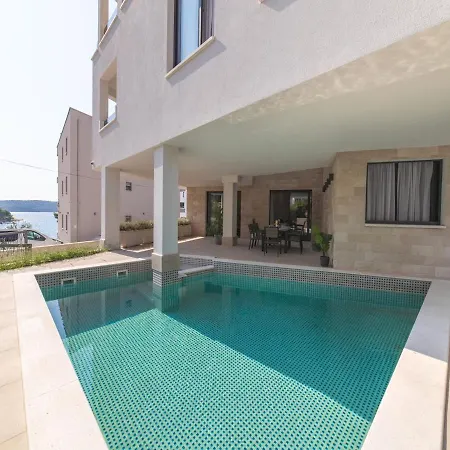 Luxury 3 With Private Pool, Jacuzzi And Gym By The On Ciovo - Okrug Donji טרוגיר