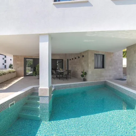 Luxury 3 With Private Pool, Jacuzzi And Gym By The On Ciovo - Okrug Donji Вілла Трогір