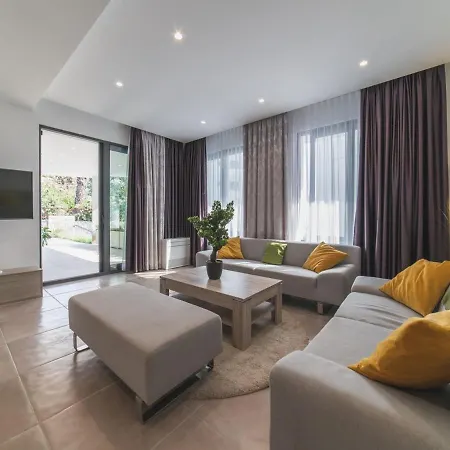 Luxury 3 With Private Pool, Jacuzzi And Gym By The On Ciovo - Okrug Donji