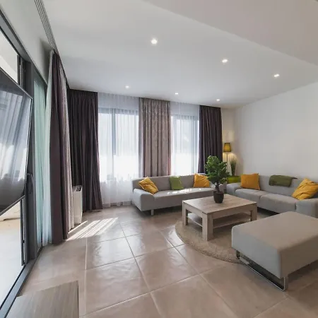 וילה Luxury 3 With Private Pool, Jacuzzi And Gym By The On Ciovo - Okrug Donji טרוגיר