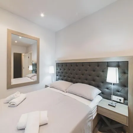 Luxury 3 With Private Pool, Jacuzzi And Gym By The On Ciovo - Okrug Donji Трогір