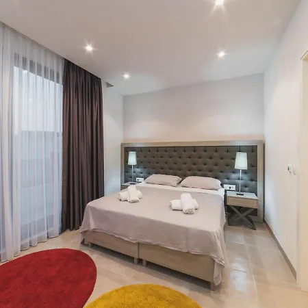 Luxury 3 With Private Pool, Jacuzzi And Gym By The On Ciovo - Okrug Donji Трогір