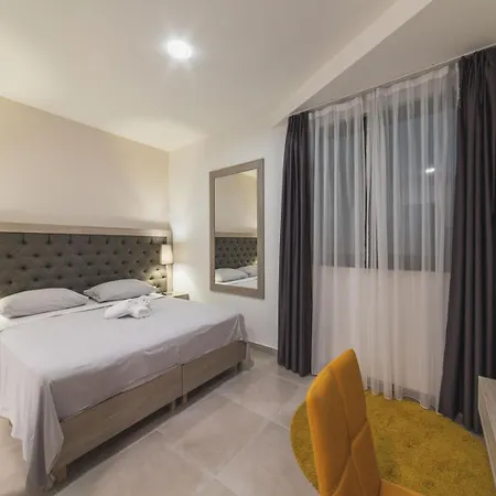Luxury 3 With Private Pool, Jacuzzi And Gym By The On Ciovo - Okrug Donji Вілла
