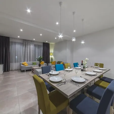 Luxury 3 With Private Pool, Jacuzzi And Gym By The On Ciovo - Okrug Donji Вілла