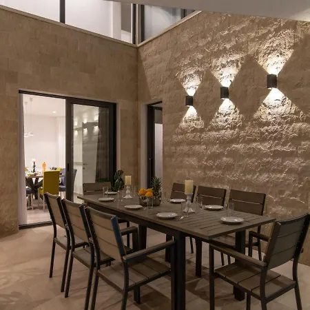 Luxury 3 With Private Pool, Jacuzzi And Gym By The On Ciovo - Okrug Donji וילה