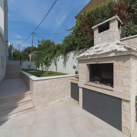 Luxury 3 With Private Pool, Jacuzzi And Gym By The On Ciovo - Okrug Donji *