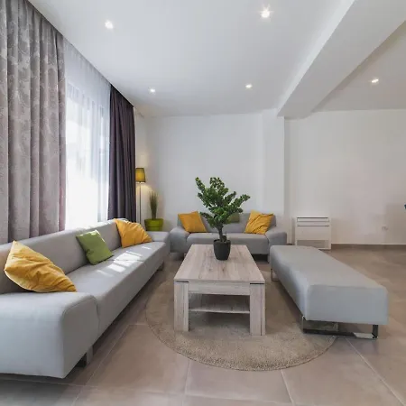 Luxury 3 With Private Pool, Jacuzzi And Gym By The On Ciovo - Okrug Donji Трогір