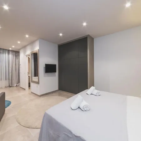 Luxury 3 With Private Pool, Jacuzzi And Gym By The On Ciovo - Okrug Donji فيلة تروغير