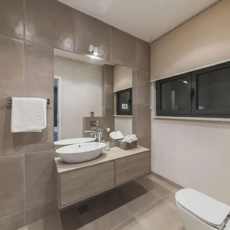 Luxury 3 With Private Pool, Jacuzzi And Gym By The On Ciovo - Okrug Donji Вілла Трогір