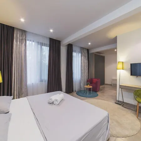 Luxury 3 With Private Pool, Jacuzzi And Gym By The On Ciovo - Okrug Donji Трогір