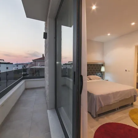 Luxury 3 With Private Pool, Jacuzzi And Gym By The On Ciovo - Okrug Donji * تروغير