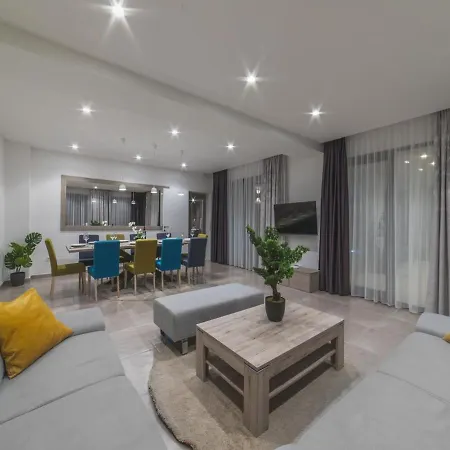 Luxury 3 With Private Pool, Jacuzzi And Gym By The On Ciovo - Okrug Donji * تروغير