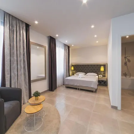 Вілла Luxury 3 With Private Pool, Jacuzzi And Gym By The On Ciovo - Okrug Donji