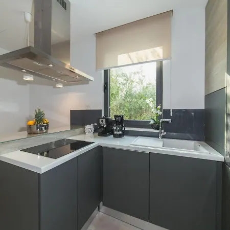 Luxury 3 With Private Pool, Jacuzzi And Gym By The On Ciovo - Okrug Donji וילה *