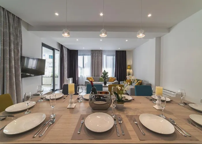 Luxury 3 With Private Pool, Jacuzzi And Gym By The On Ciovo - Okrug Donji Villa *