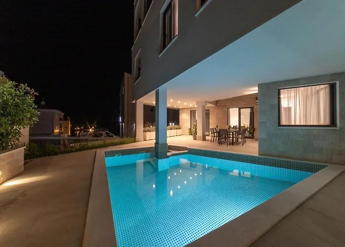 Villa Luxury 3 With Private Pool, Jacuzzi And Gym By The On Ciovo - Okrug Donji Trogir