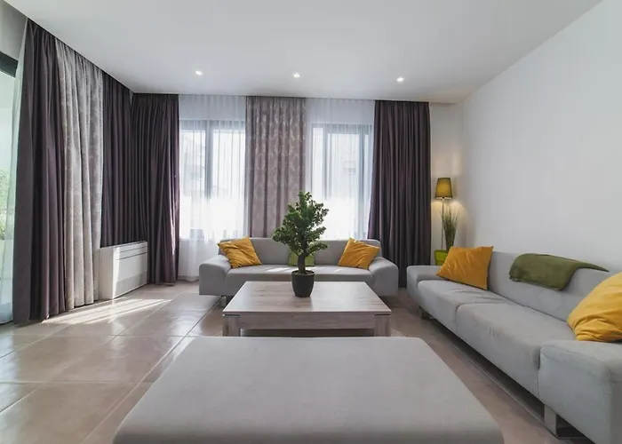 Luxury 3 With Private Pool, Jacuzzi And Gym By The On Ciovo - Okrug Donji Villa *