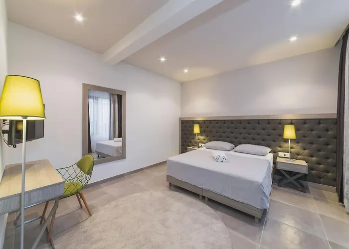 Villa Luxury 3 With Private Pool, Jacuzzi And Gym By The On Ciovo - Okrug Donji Trogir