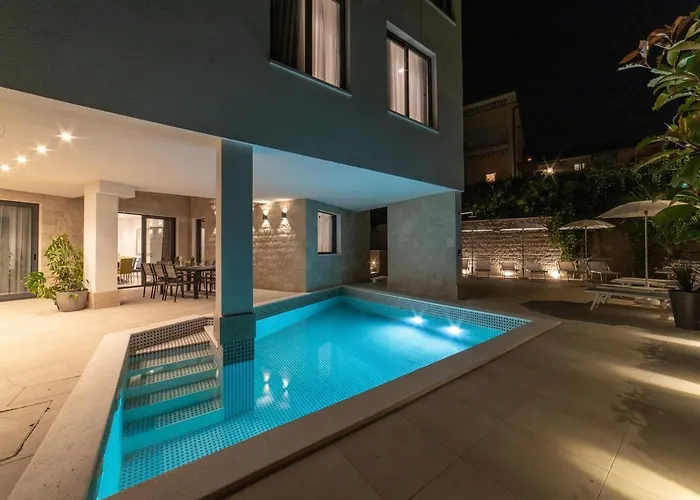 Luxury 3 With Private Pool, Jacuzzi And Gym By The On Ciovo - Okrug Donji * Trogir