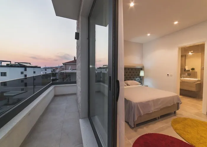 Luxury 3 With Private Pool, Jacuzzi And Gym By The On Ciovo - Okrug Donji * Trogir