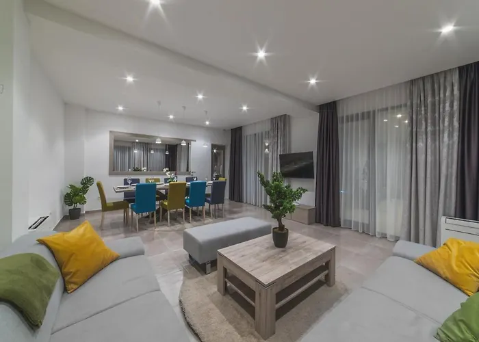 Luxury 3 With Private Pool, Jacuzzi And Gym By The On Ciovo - Okrug Donji * Trogir