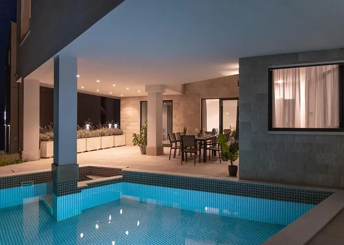 Luxury 3 With Private Pool, Jacuzzi And Gym By The On Ciovo - Okrug Donji *
