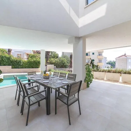 Luxury 3 With Private Pool, Jacuzzi And Gym By The On Ciovo - Okrug Donji