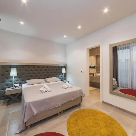 Luxury 3 With Private Pool, Jacuzzi And Gym By The On Ciovo - Okrug Donji * Trogir