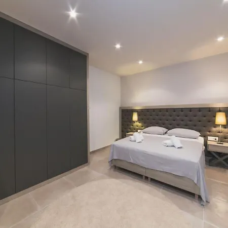 Luxury 3 With Private Pool, Jacuzzi And Gym By The On Ciovo - Okrug Donji * Trogir