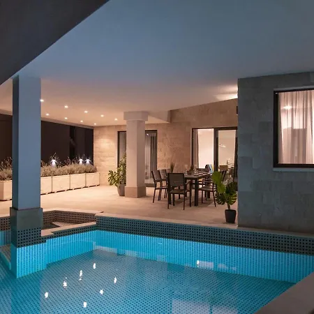 Luxury 3 With Private Pool, Jacuzzi And Gym By The On Ciovo - Okrug Donji *