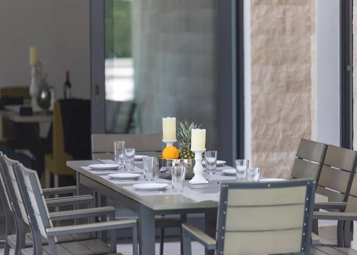 Luxury 3 With Private Pool, Jacuzzi And Gym By The On Ciovo - Okrug Donji