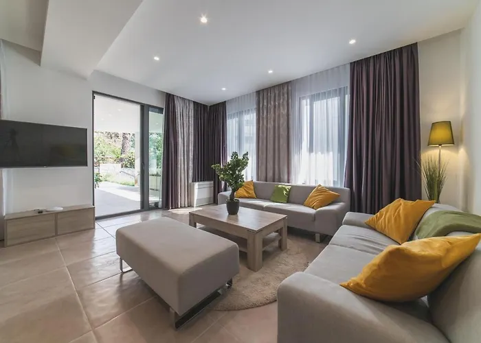 Luxury 3 With Private Pool, Jacuzzi And Gym By The On Ciovo - Okrug Donji