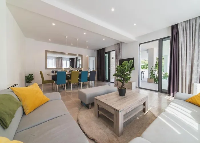 Luxury 3 With Private Pool, Jacuzzi And Gym By The On Ciovo - Okrug Donji Trogir