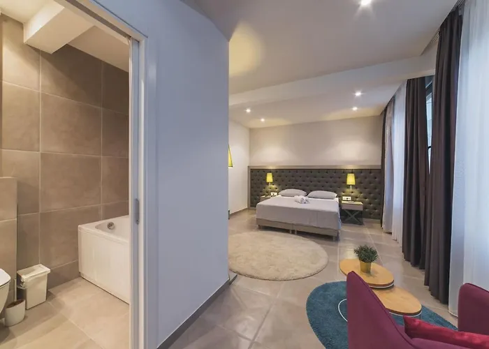 Luxury 3 With Private Pool, Jacuzzi And Gym By The On Ciovo - Okrug Donji Villa Trogir