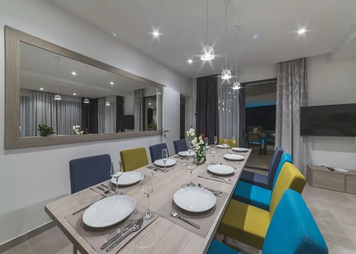 Luxury 3 With Private Pool, Jacuzzi And Gym By The On Ciovo - Okrug Donji Trogir