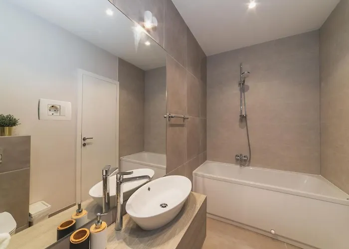 Villa Luxury 3 With Private Pool, Jacuzzi And Gym By The On Ciovo - Okrug Donji *