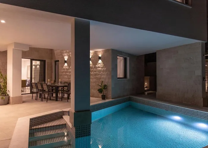 Luxury 3 With Private Pool, Jacuzzi And Gym By The On Ciovo - Okrug Donji Villa