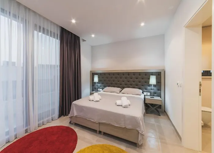 Luxury 3 With Private Pool, Jacuzzi And Gym By The On Ciovo - Okrug Donji Trogir