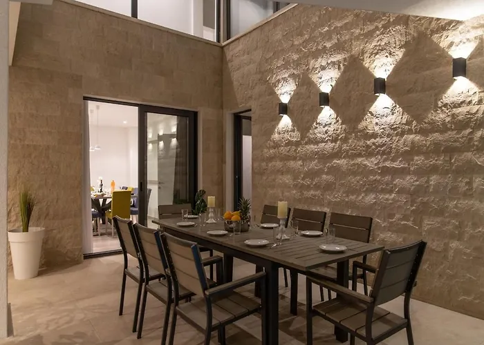 Luxury 3 With Private Pool, Jacuzzi And Gym By The On Ciovo - Okrug Donji Villa