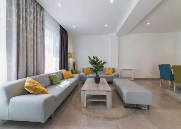 Luxury 3 With Private Pool, Jacuzzi And Gym By The On Ciovo - Okrug Donji Trogir