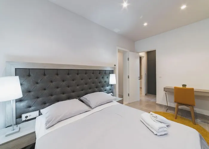 Luxury 3 With Private Pool, Jacuzzi And Gym By The On Ciovo - Okrug Donji Villa