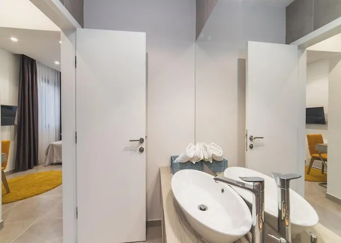 Luxury 3 With Private Pool, Jacuzzi And Gym By The On Ciovo - Okrug Donji * Trogir