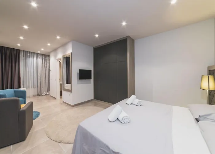 Luxury 3 With Private Pool, Jacuzzi And Gym By The On Ciovo - Okrug Donji Villa Trogir