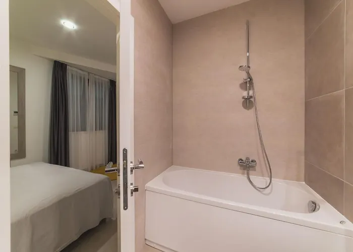 Luxury 3 With Private Pool, Jacuzzi And Gym By The On Ciovo - Okrug Donji Villa Trogir