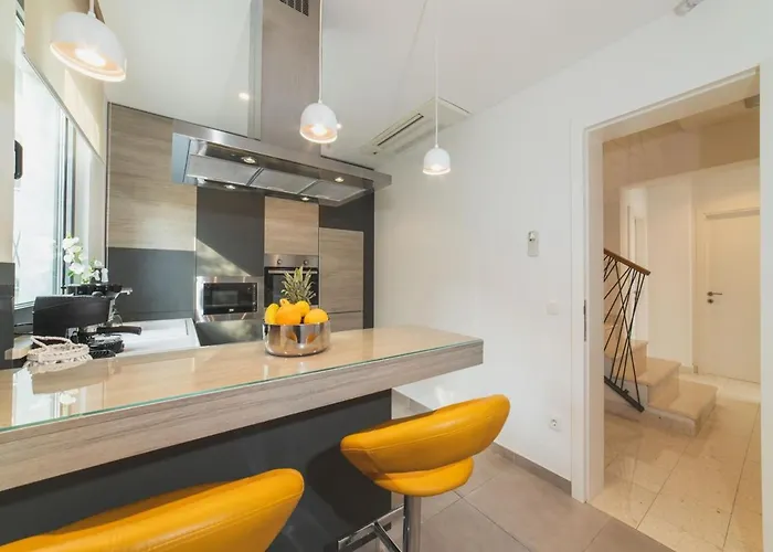 Luxury 3 With Private Pool, Jacuzzi And Gym By The On Ciovo - Okrug Donji Villa Trogir