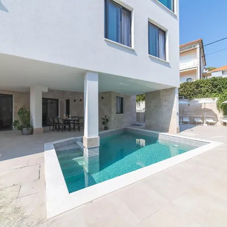 Luxury 3 With Private Pool, Jacuzzi&gym By The On Ciovo - Okrug Donji *