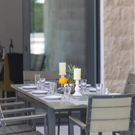 Luxury 3 With Private Pool, Jacuzzi And Gym By The On Ciovo - Okrug Donji