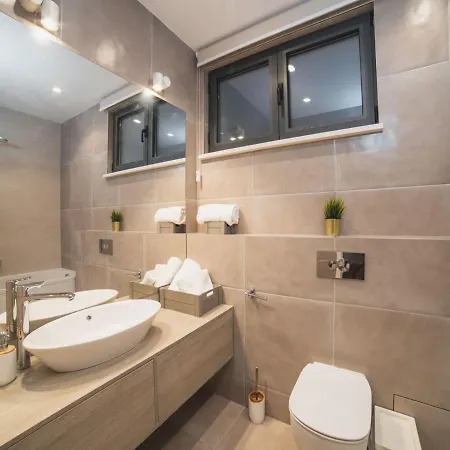 Willa Luxury 3 With Private Pool, Jacuzzi&gym By The On Ciovo - Okrug Donji *