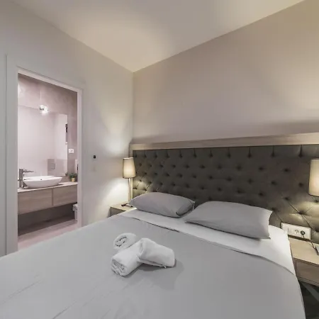 Luxury 3 With Private Pool, Jacuzzi And Gym By The On Ciovo - Okrug Donji Villa Trogir