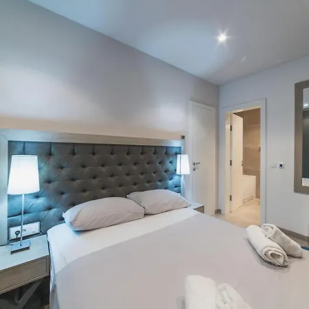 Luxury 3 With Private Pool, Jacuzzi And Gym By The On Ciovo - Okrug Donji